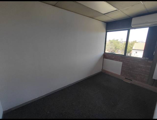 98M² OFFICE TO LET IN HALFWAY GARDENS